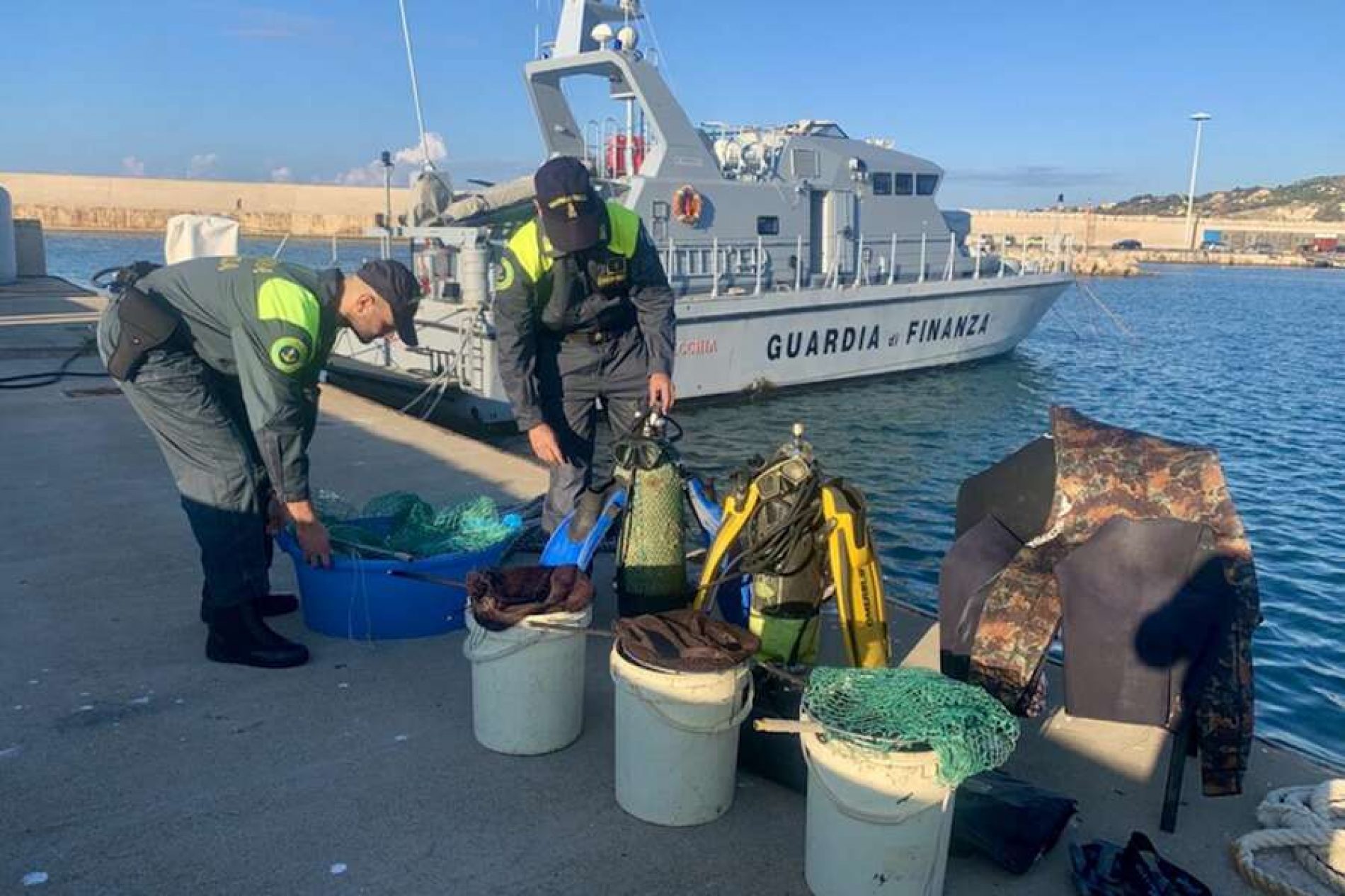 GDF ROAN PALERMO. Sequestrati Kg.80 di oloturie illecitamente pescate all’interno del porto di Licata.