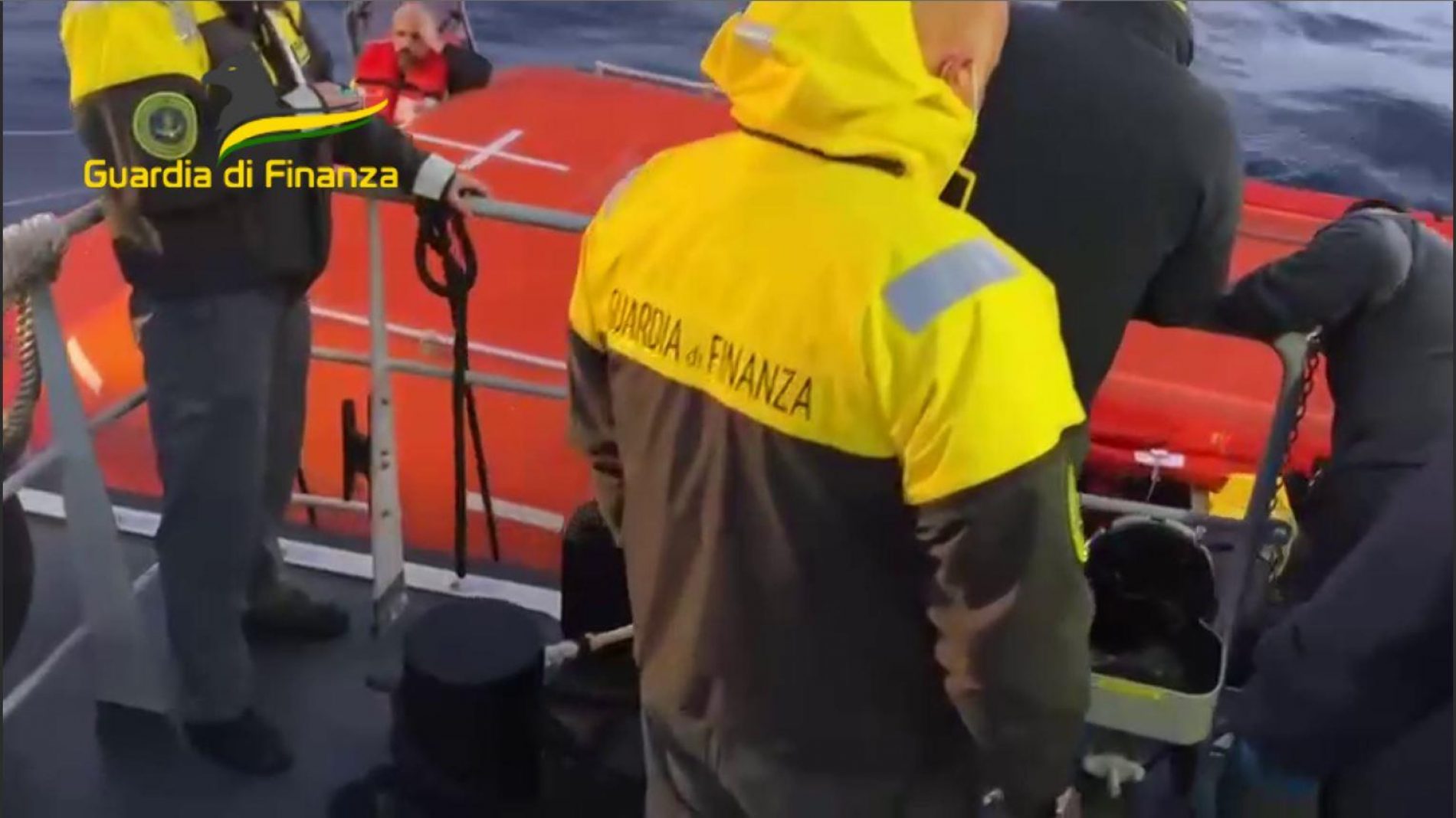 GUARDIA DI FINANZA.  Incendio di un traghetto presso Corfù. Unità navali del Corpo traggono in salvo 243 persone. In salvo anche gli altri passeggeri e i componenti l’equipaggio.￼