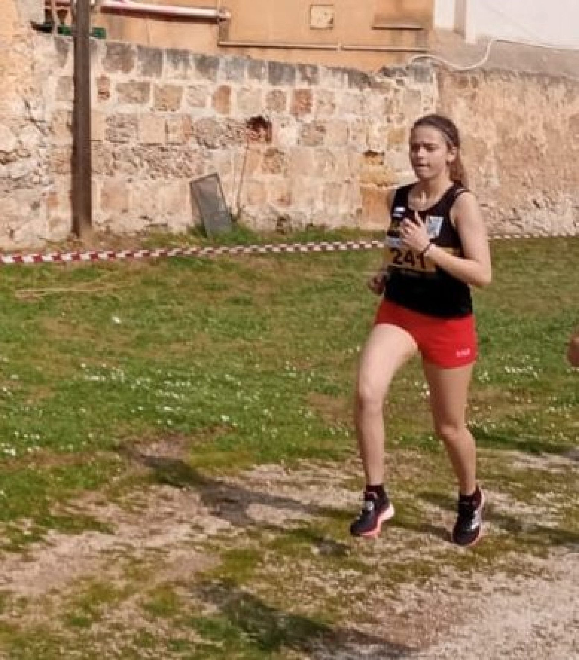 BARRAFRANCA. La giovane promessa dell’atletica Lorenza Blandi conferma le sue capacità ed incanta a Palermo.