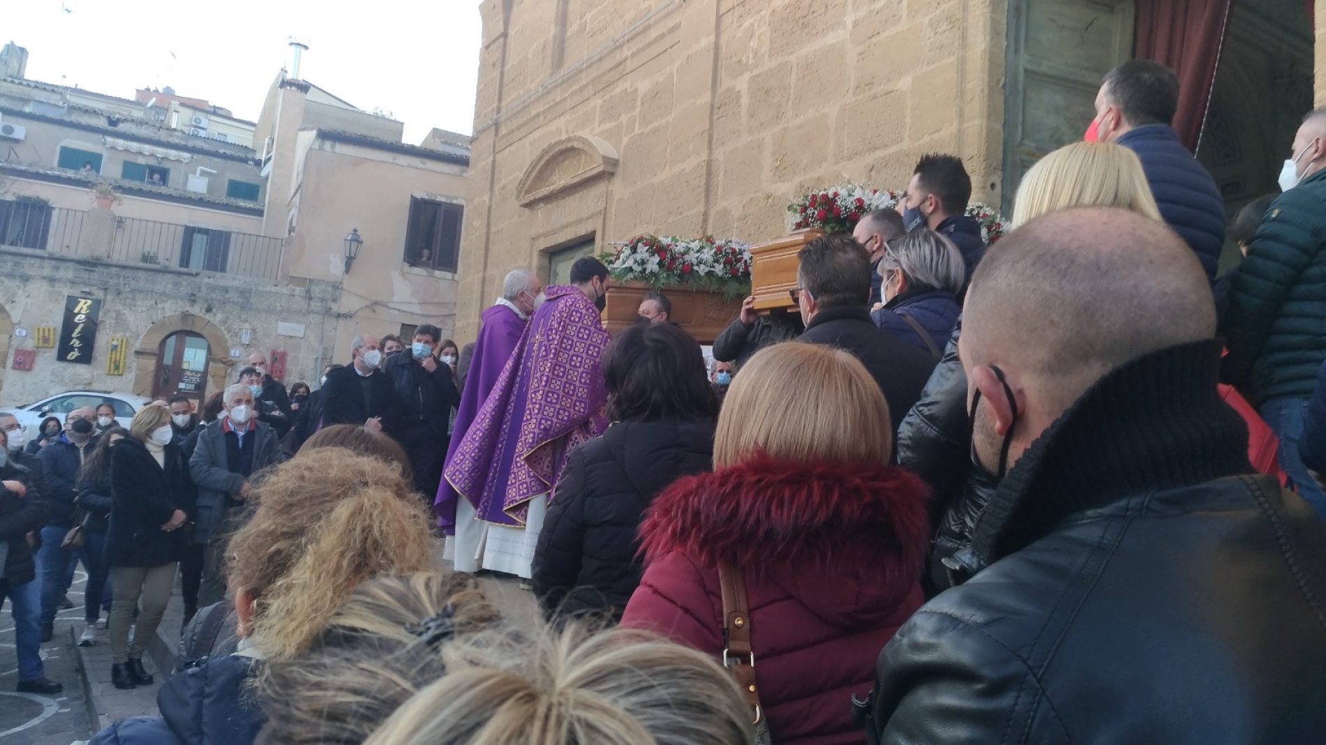 PIETRAPERZIA. Celebrati alla madrice i funerali di Vincenza Fontanella e di Concetta Mancuso.