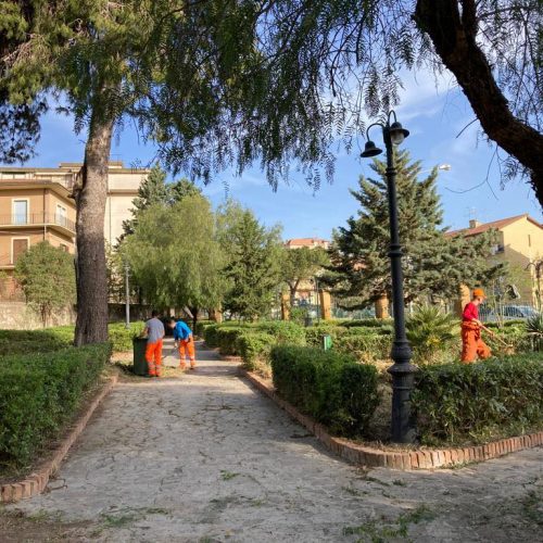 PIETRAPERZIA. Dopo alcuni mesi di chiusura forzata, riapre la villa comunale Parco della Rimembranza di viale Marconi.
