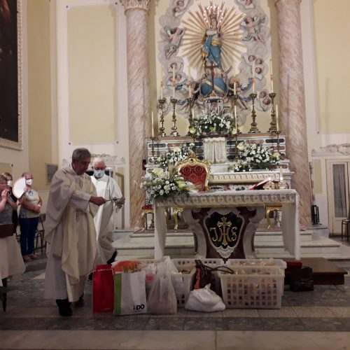 PIETRAPERZIA. Oltre duecento chili di pane benedetto distribuito nella chiesa “Santa Maria di Gesù”.
