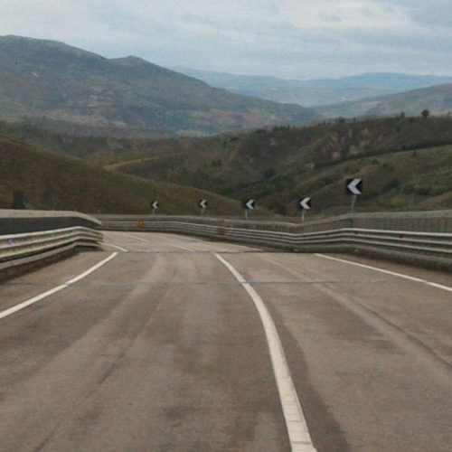 PIETRAPERZIA. Doppi turni di lavoro sulla statale 640 Dir.