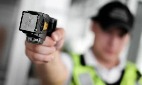 Enna, Caltanissetta e Ragusa da lunedì arriva il “Taser” in dotazione alle forze dell’ordine.