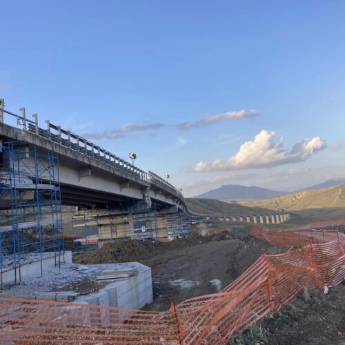 PIETRAPERZIA. Lavori dello scorrimento veloce Pietraperzia-Caltanissetta. Sopralluogo del sindaco Salvuccio Messina al cantiere per la sistemazione dell’arteria.