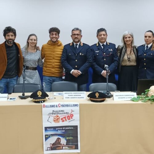 PIAZZA ARMERINA. LA POLIZIA DI STATO INCONTRA I GENITORI DEGLI ALUNNI DELL’ISTITUTO COMPRENSIVO CHINNICI-RONCALLI DI PIAZZA ARMERINA PER AFFRONTARE LA TEMATICA RELATIVA AI RISCHI E AI PERICOLI DEL WEB