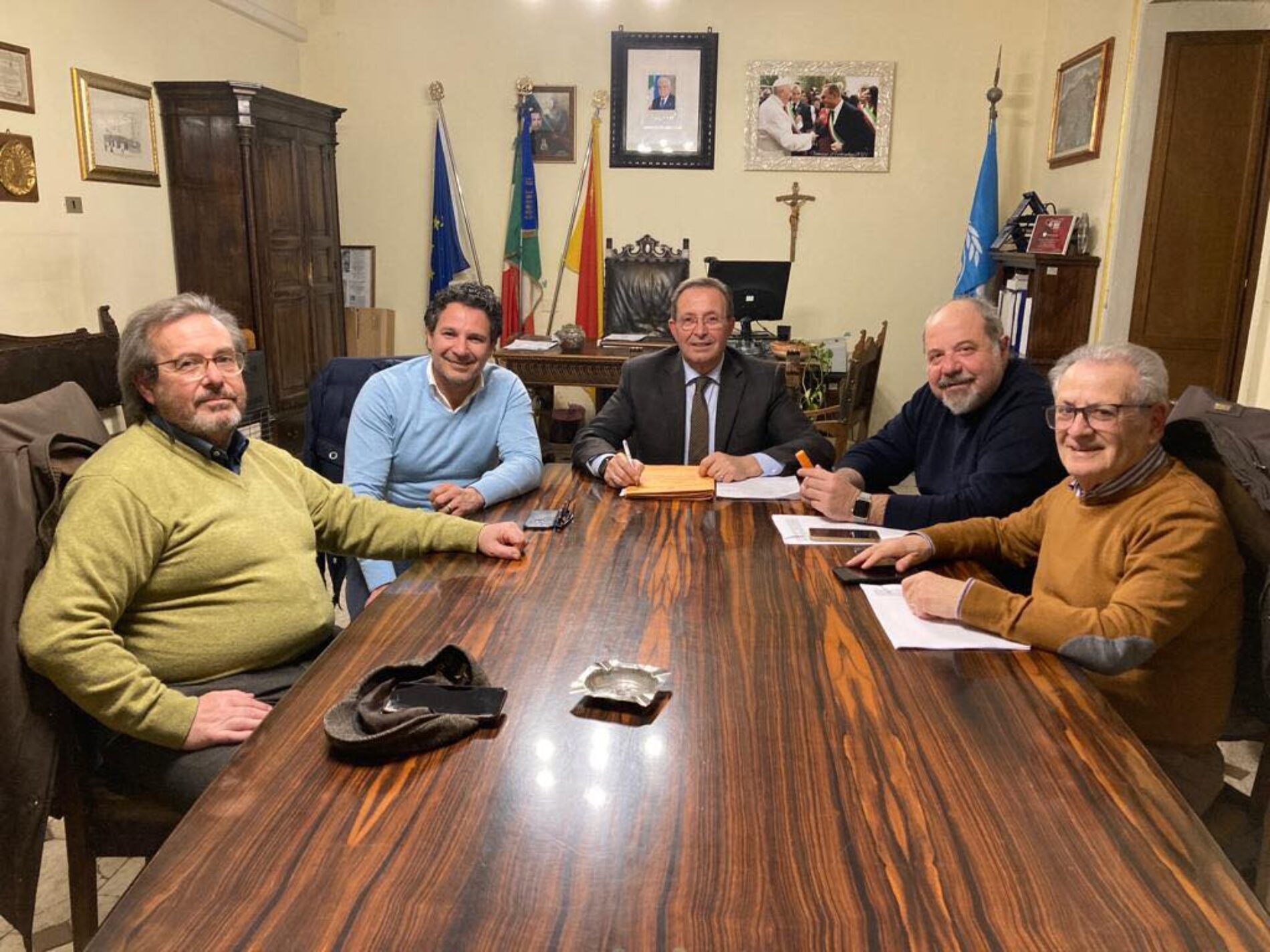 PIETRAPERZIA. Incontro degli amministratori dei Comuni di Pietraperzia, Villarosa e Santa Caterina Villarmosa.