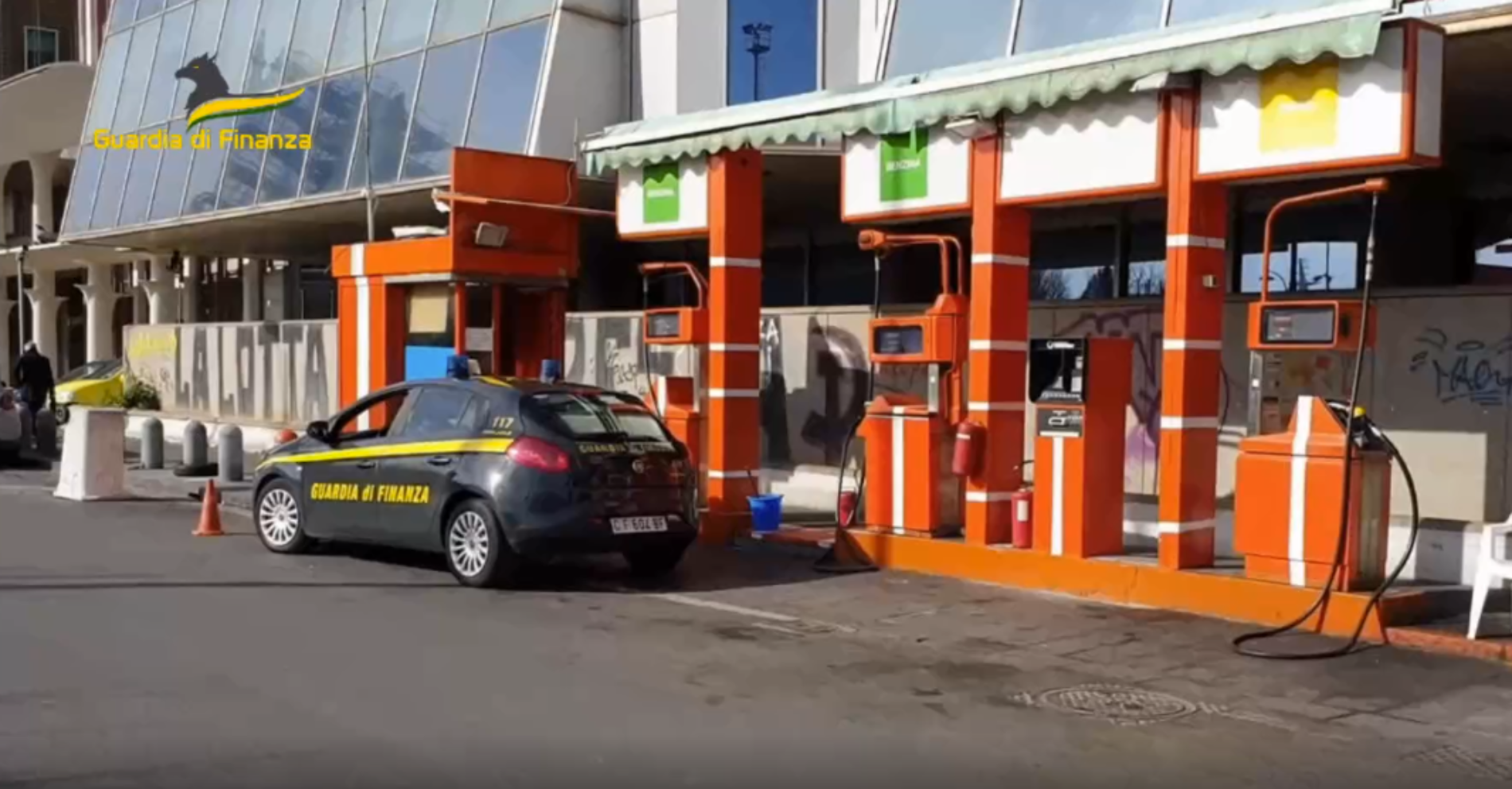 VIDEO. Azione di controllo della Guardia Di Finanza sui prezzi del carburante.