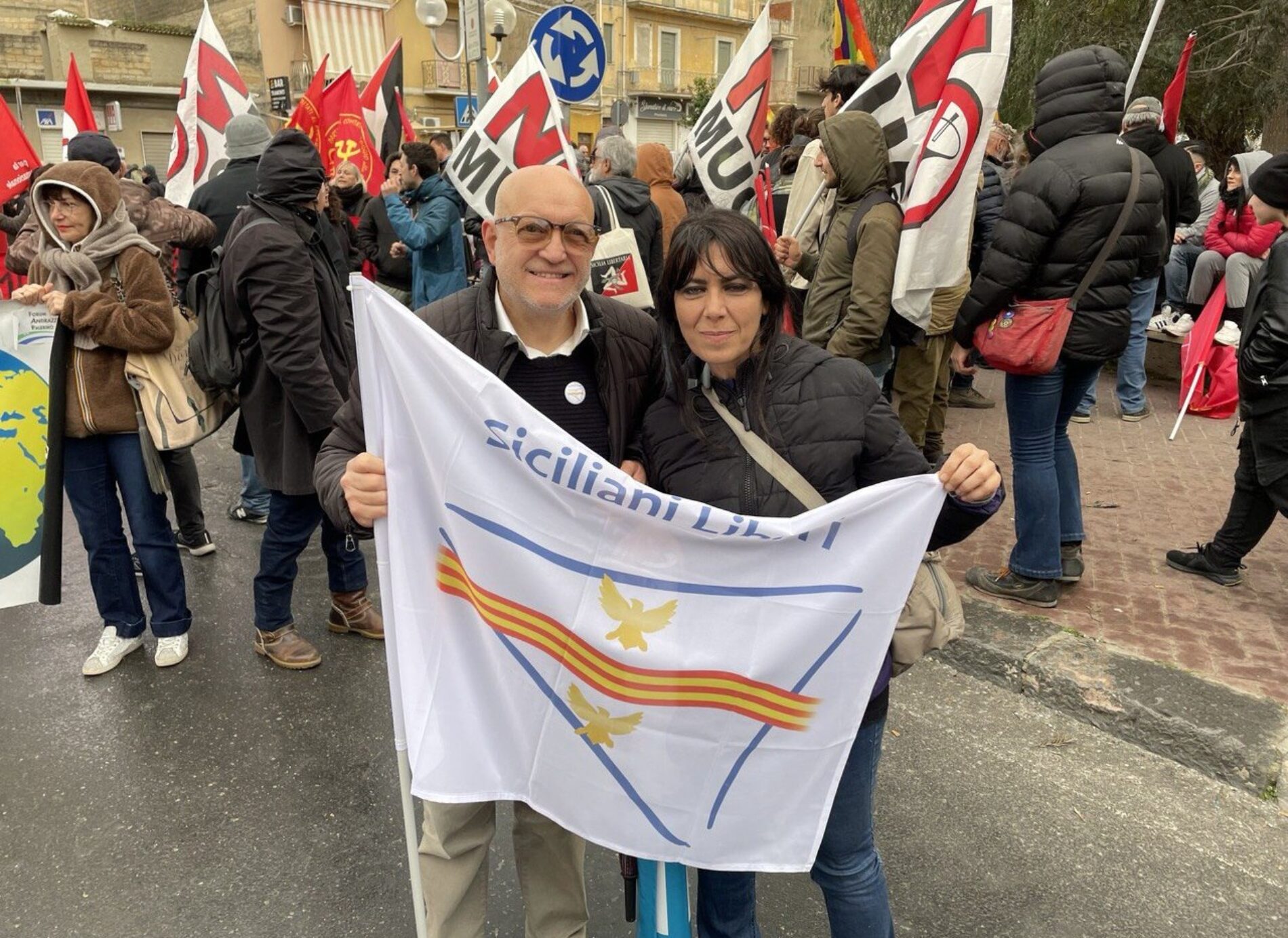Delegazione di Siciliani Liberi a Niscemi: “La pace non si costruisce inviando armi”