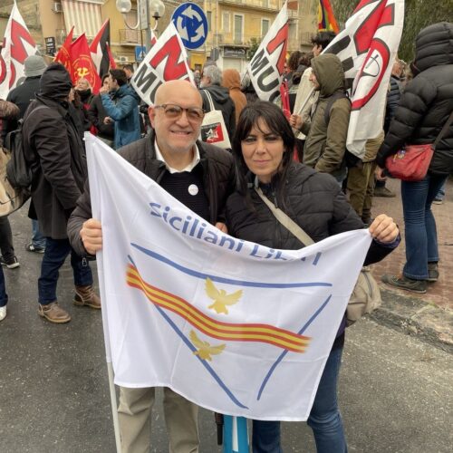 Delegazione di Siciliani Liberi a Niscemi: “La pace non si costruisce inviando armi”