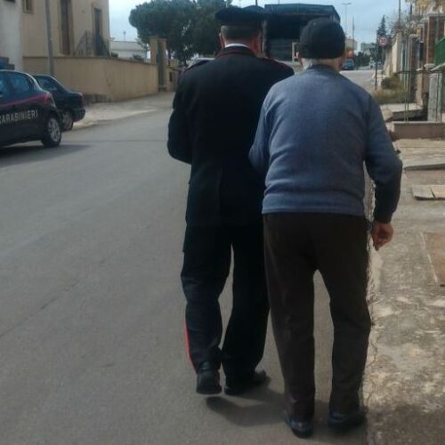 Si presentano quali carabinieri ma è una truffa.