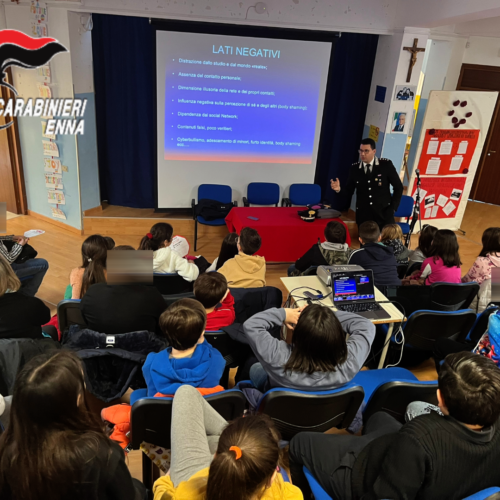 AIDONE – PIAZZA ARMERINA. Alunni a lezione di Legalità con i carabinieri.