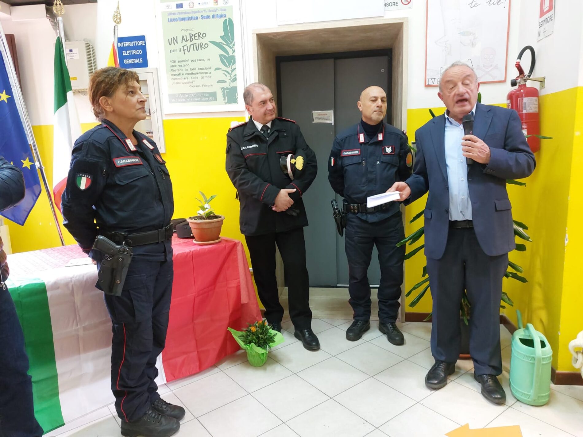 Progetto “Un albero per il futuro”: Carabinieri donano la talea dell’Albero “Falcone” a scuole di Agira e di Catenanuova