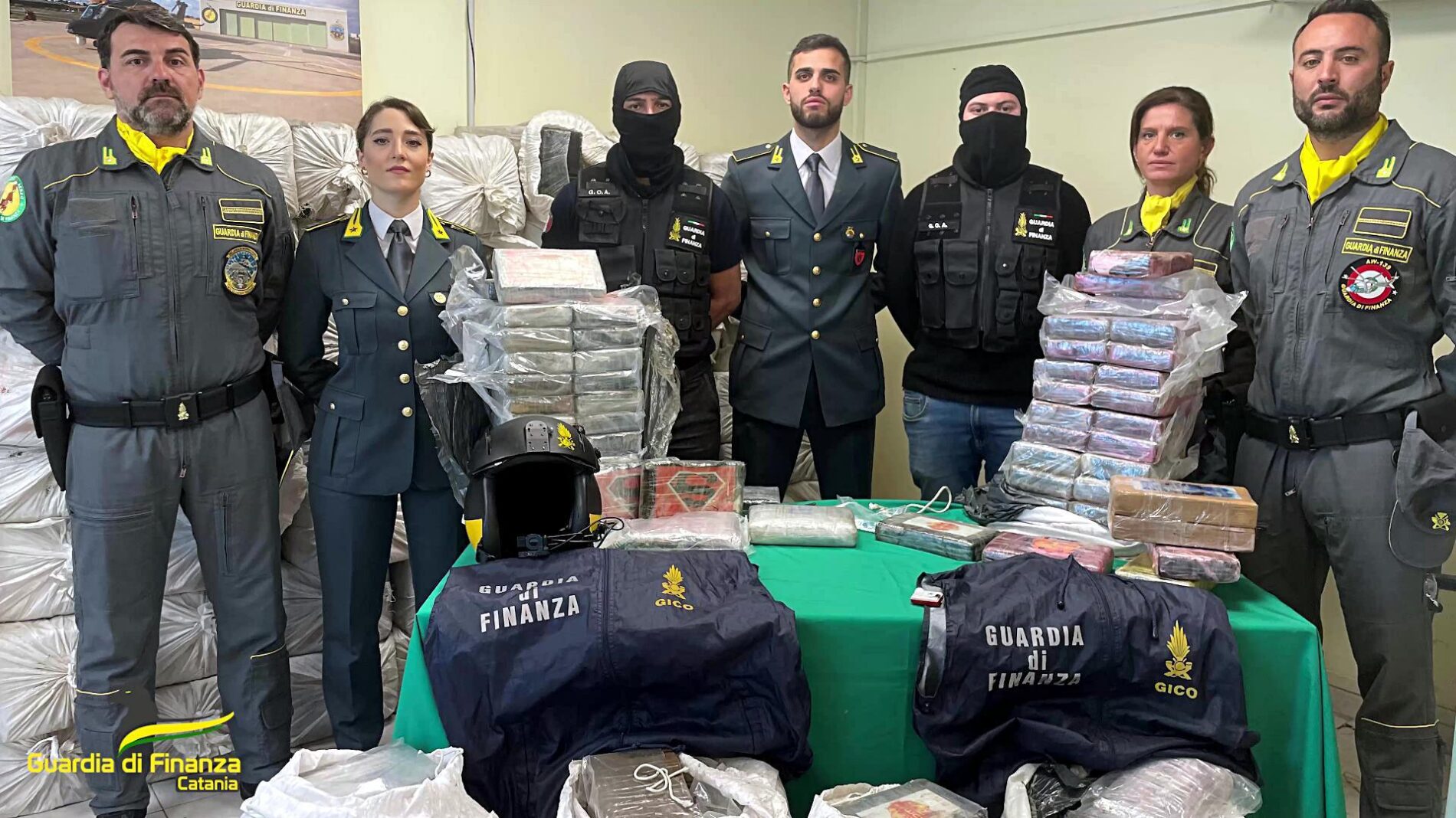 GDF CATANIA. Attività di contrasto al traffico di sostanze stupefacenti. Sequestro record di circa 2 tonnellate di cocaina del valore di oltre 400 milioni di euro.