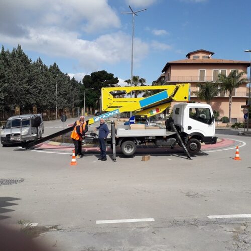 PIETRAPERZIA. Luci a led nella rotatoria “Tre Ponti”.