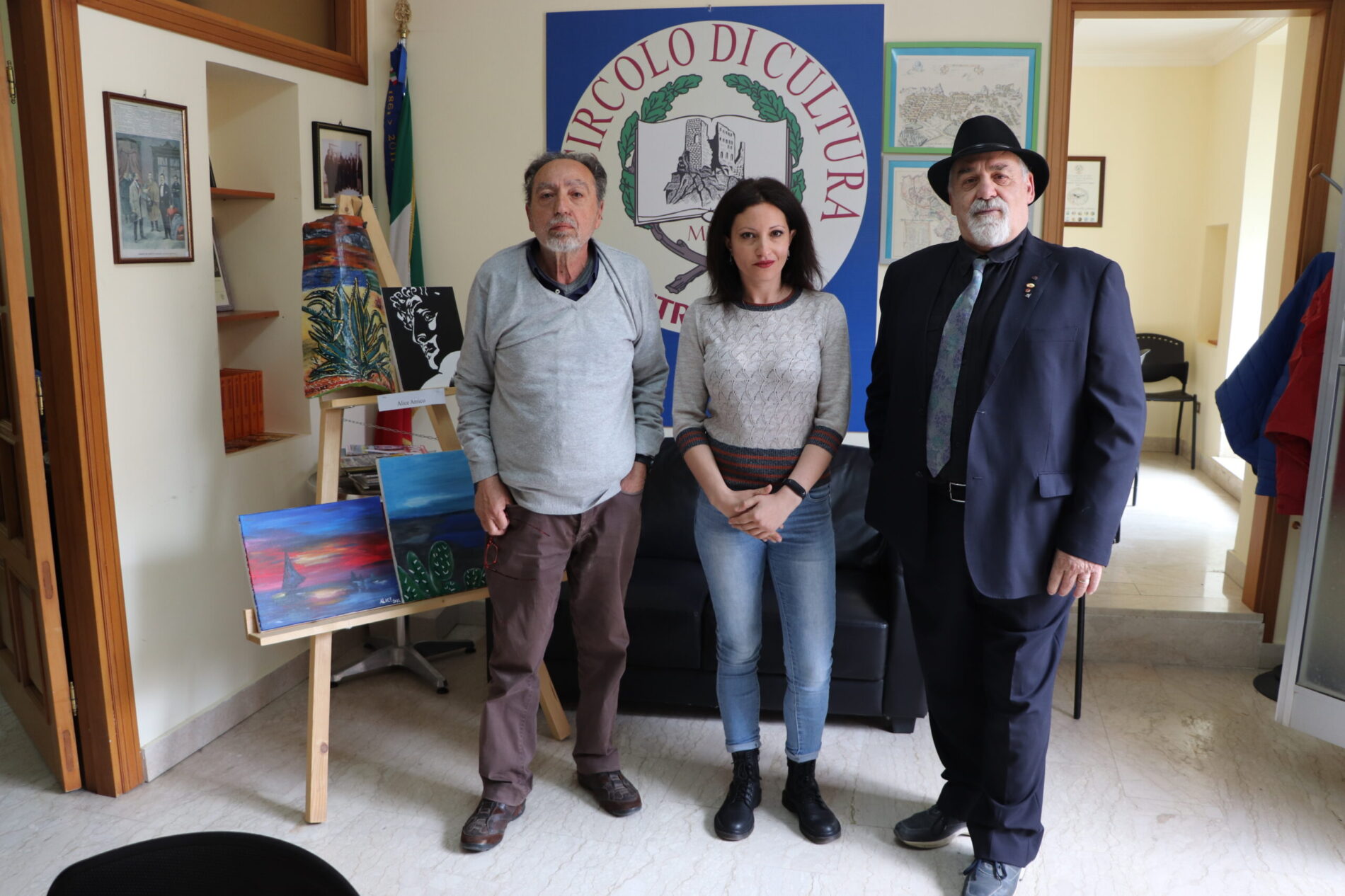 PIETRAPERZIA. Inaugurata la mostra di pittura “Tavolozza di Primavera” al Circolo di Cultura di piazza Vittorio Emanuele.