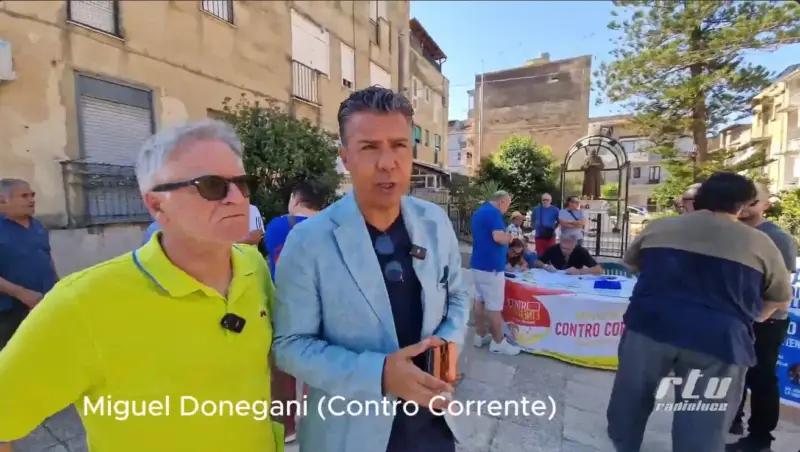 Un gruppo di cittadini di Barrafranca si mobilita per l’acqua, firmando una petizione contro il sistema regionale